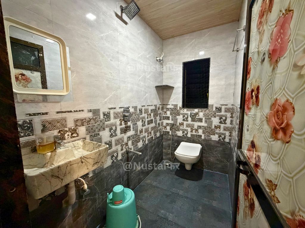 Modern Attached Ensuite Western Bathroom & Shower
