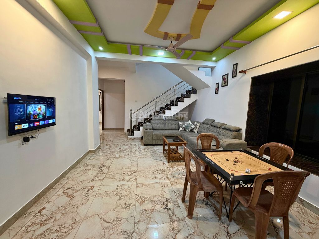 Grand Living Room Lounge, Carrom Board & Smart TV